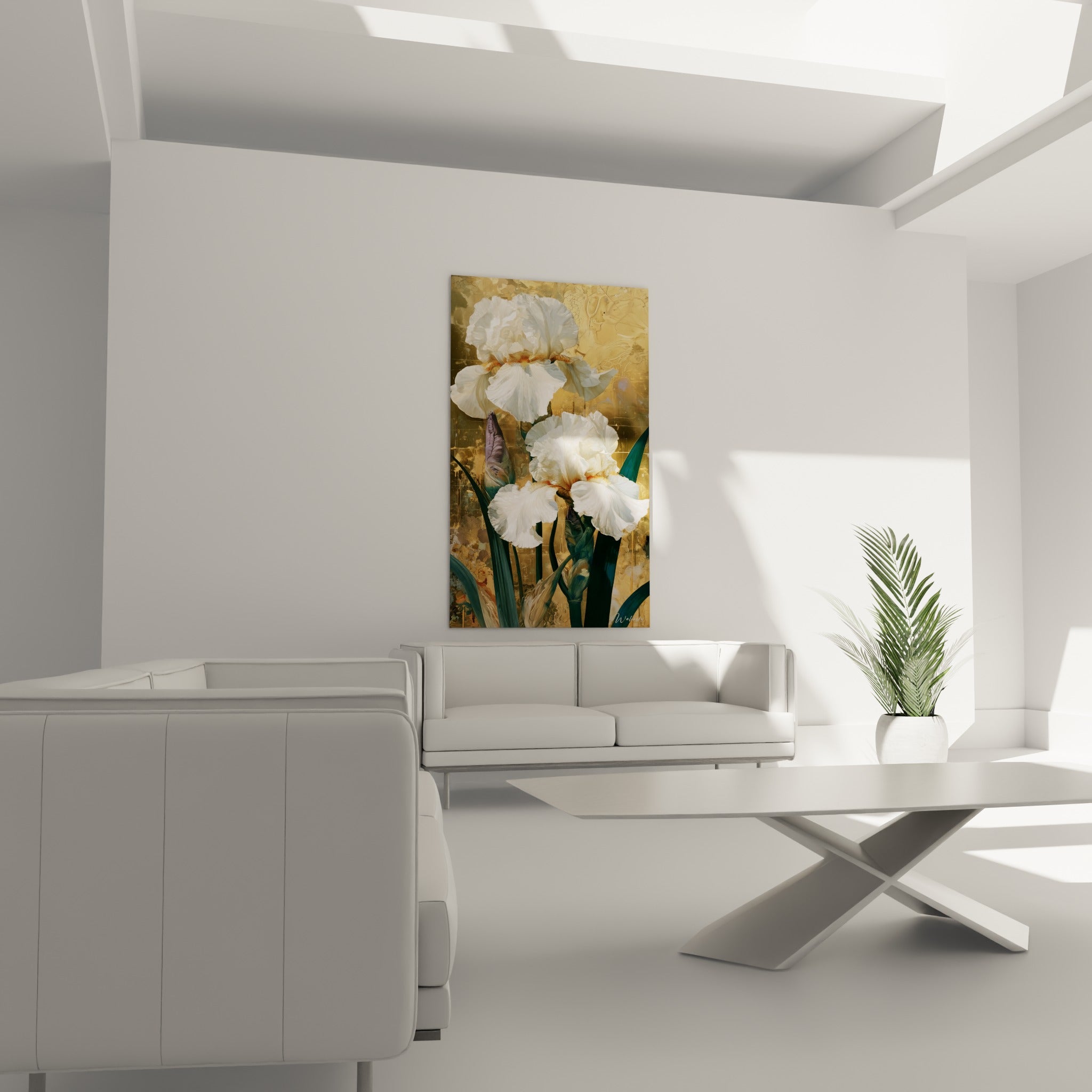 Fleurs d'iris ivoire et fond ocre doré placées au-dessus d'un canapé dans un salon lumineux