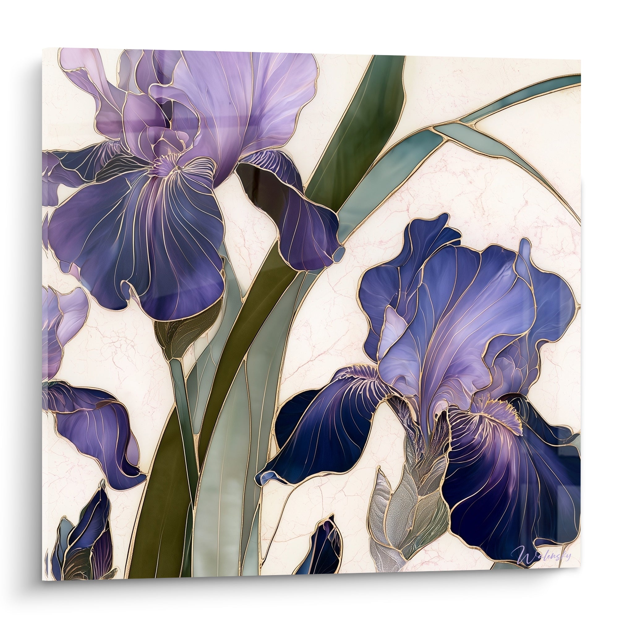Iris violet et bleu marine aux liserés dorés, pétales déployés sur fond ivoire marbré