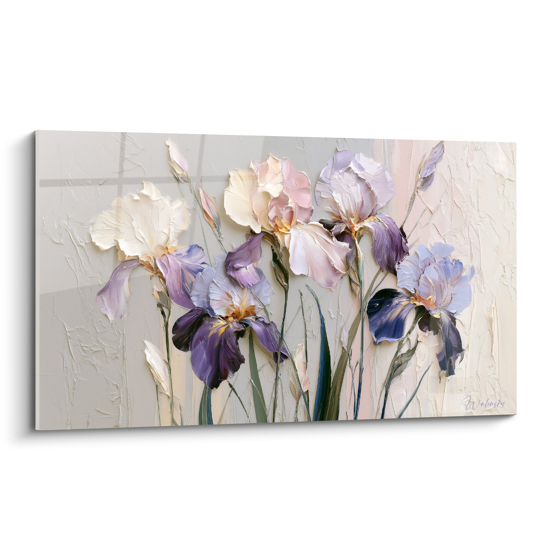 Iris violets et roses aux pétales sculptés, empâtements épais sur fond ivoire texturé