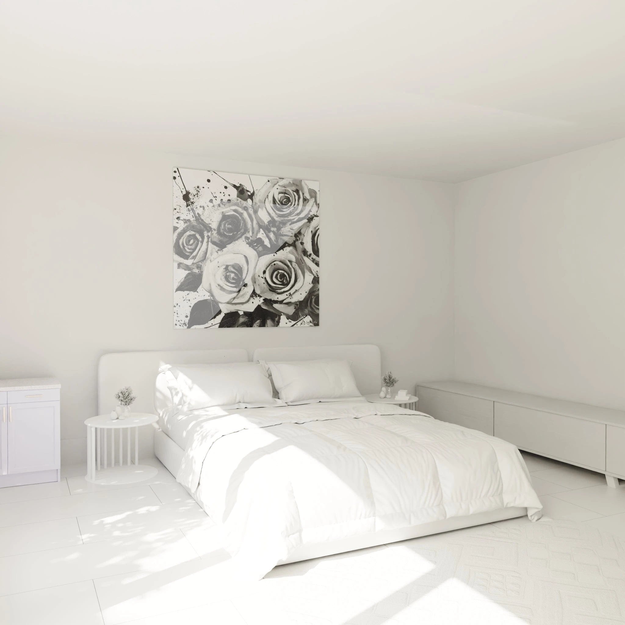 Tableau tacheté noir et blanc de roses sur un mur dans une chambre moderne et lumineuse