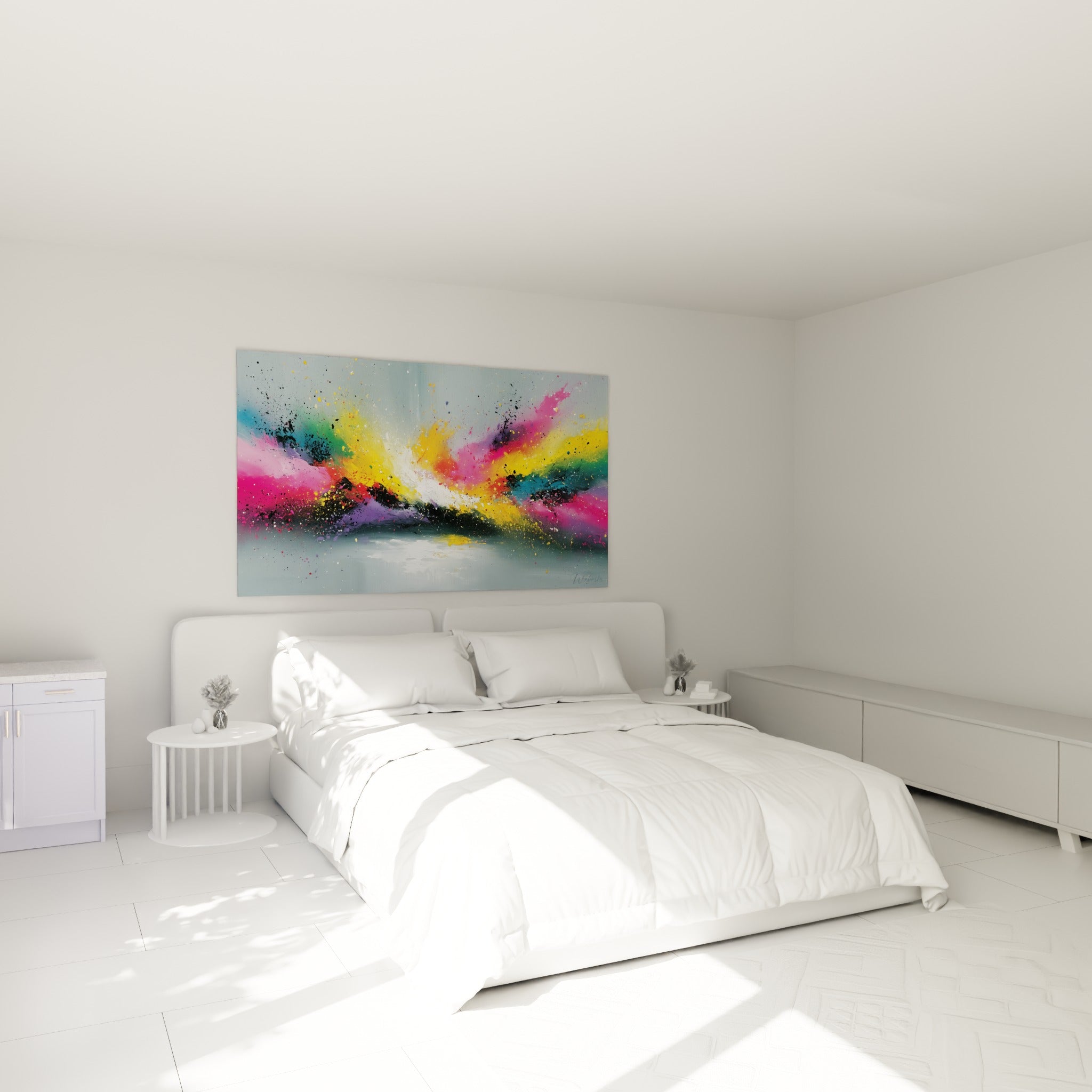 Jaillissement coloré jaune et violet en style peinture abstrait, au-dessus d'un lit dans une chambre claire
