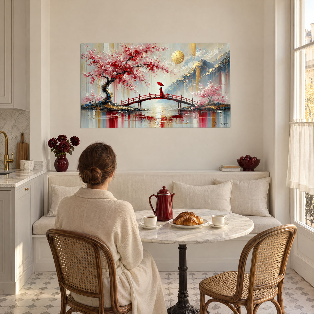 Tableau branches de cerisier rose pâle et carmin, reflets rouges dans l'eau, face à une femme attablée près d'une fenêtre
