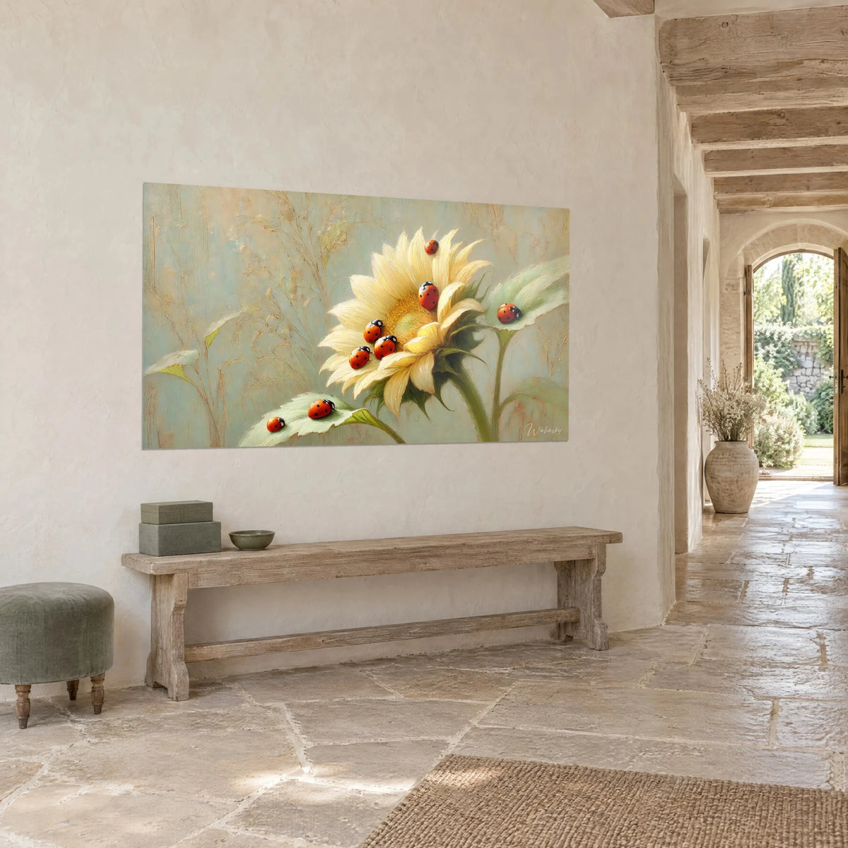 Schilderij van een zonnebloem met ivoorkleurige bloemblaadjes en een gouden hart, rode lieveheersbeestjes op de bladeren, stenen gang in driekwartaanzicht