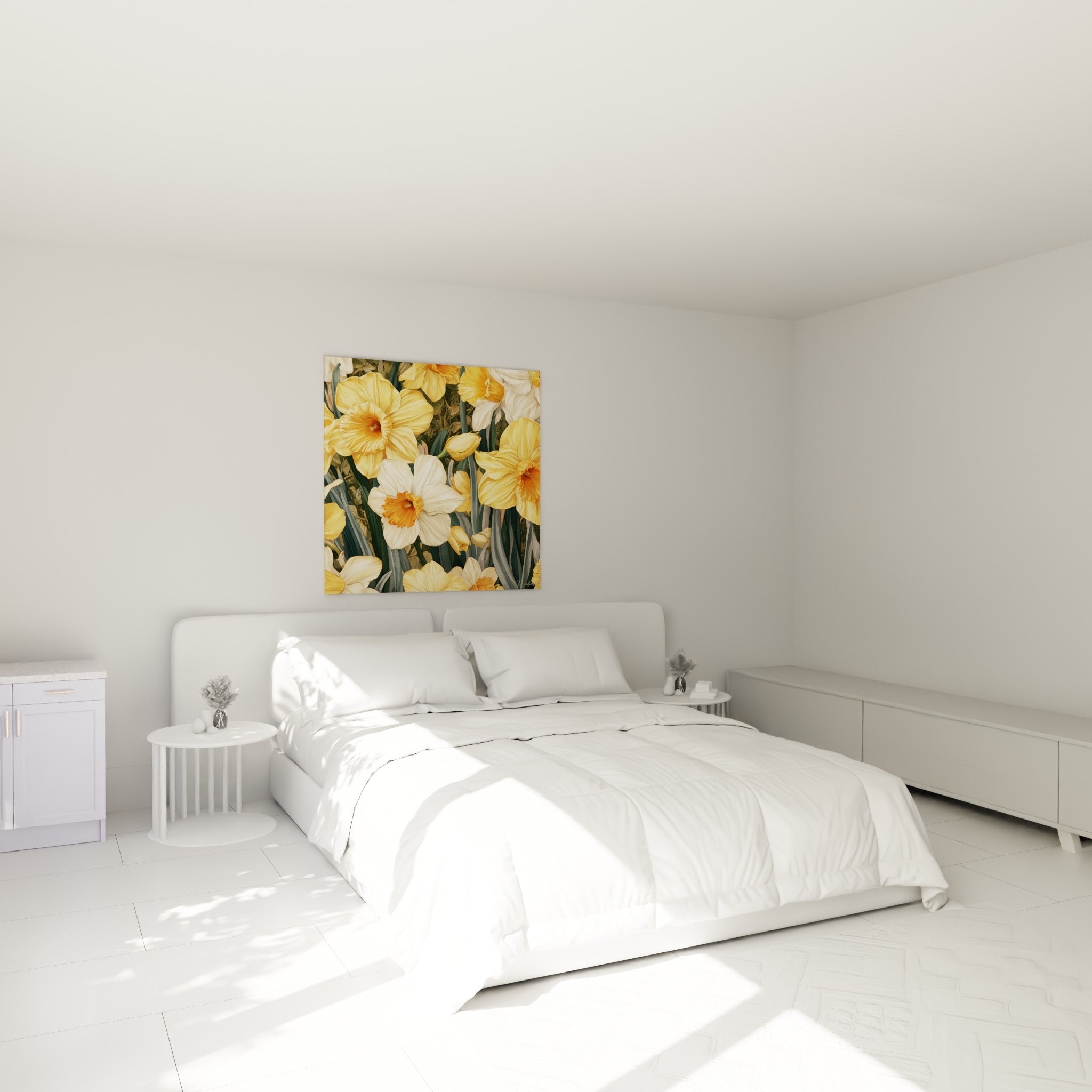 Bouquet de jonquilles jaunes et blanches aux cœurs cuivrés au-dessus d'un lit dans une chambre claire