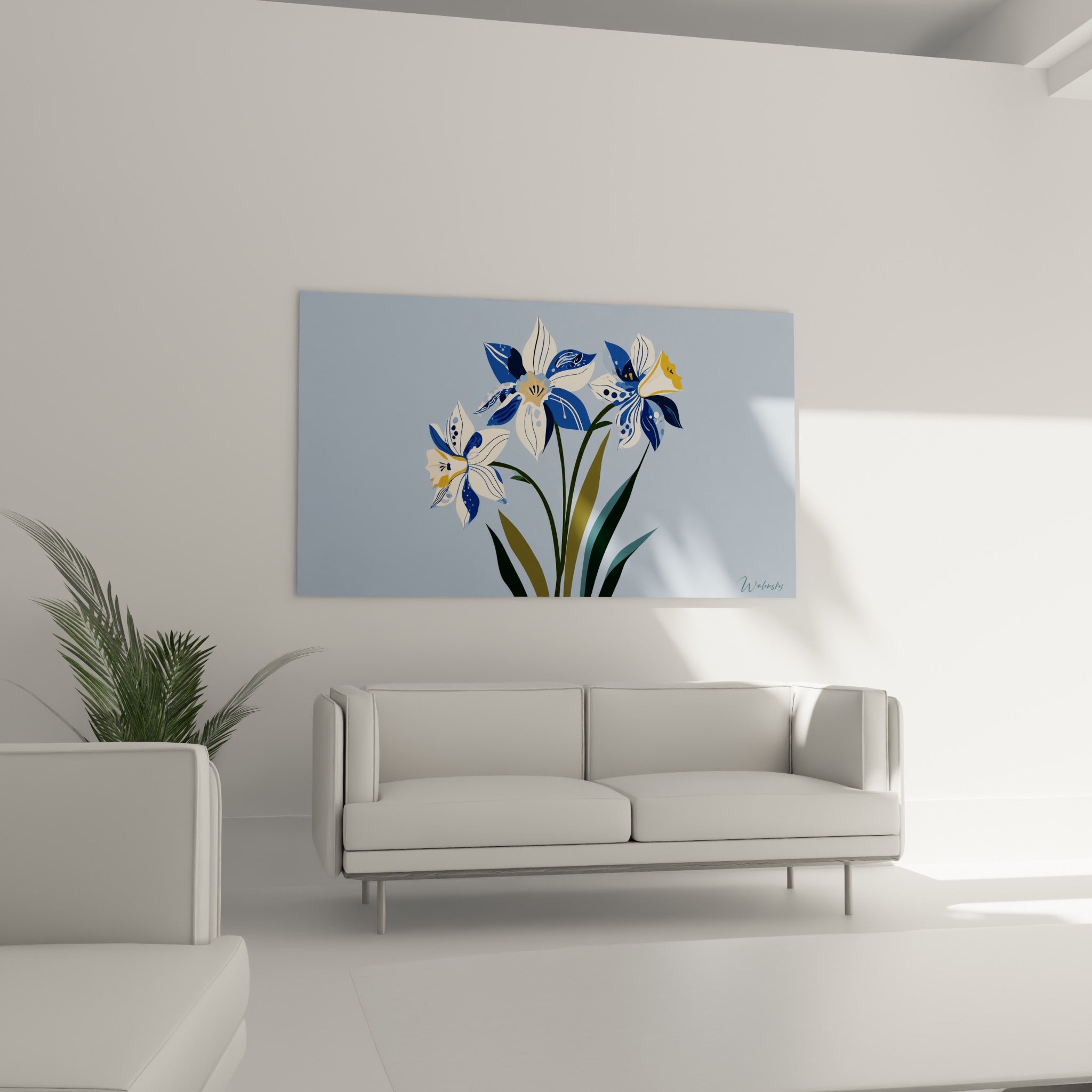 Bouquet de jonquilles ocre et bleu marine au-dessus d'un canapé dans un salon lumineux