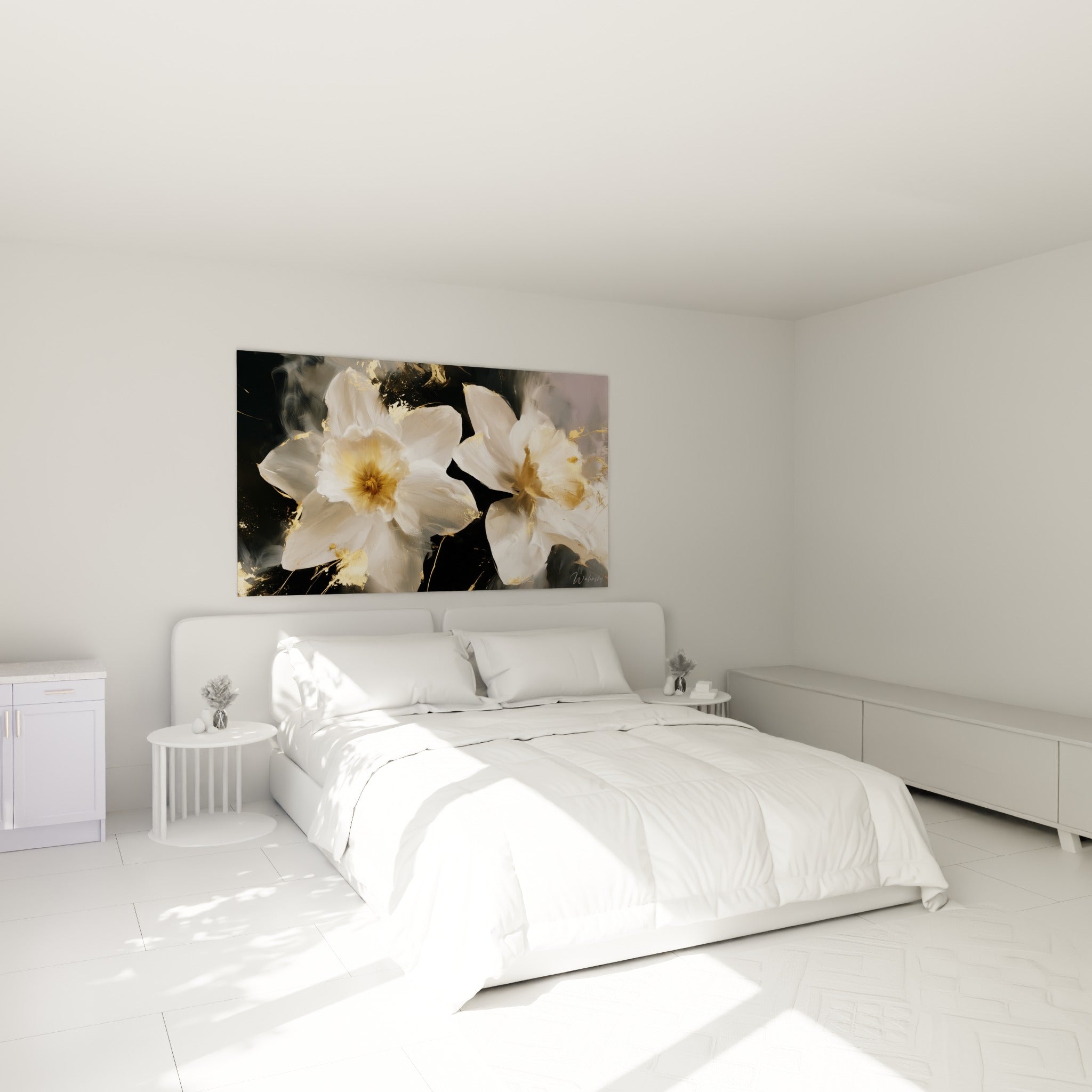 Fleurs de jonquille blanches et dorées accrochées au-dessus d'un lit dans une chambre claire