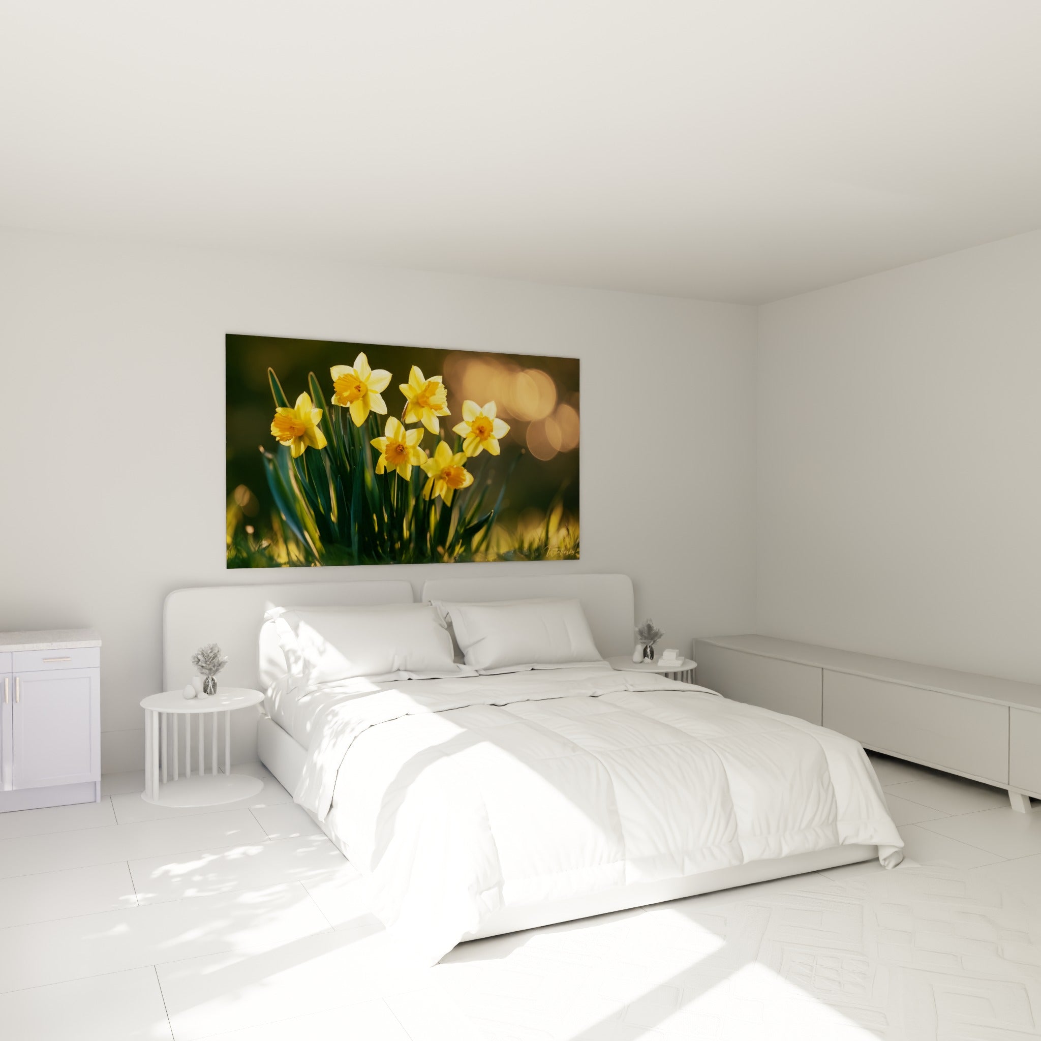 Bouquet de jonquilles jaunes et vertes lumineuses au-dessus d'un lit dans une chambre claire