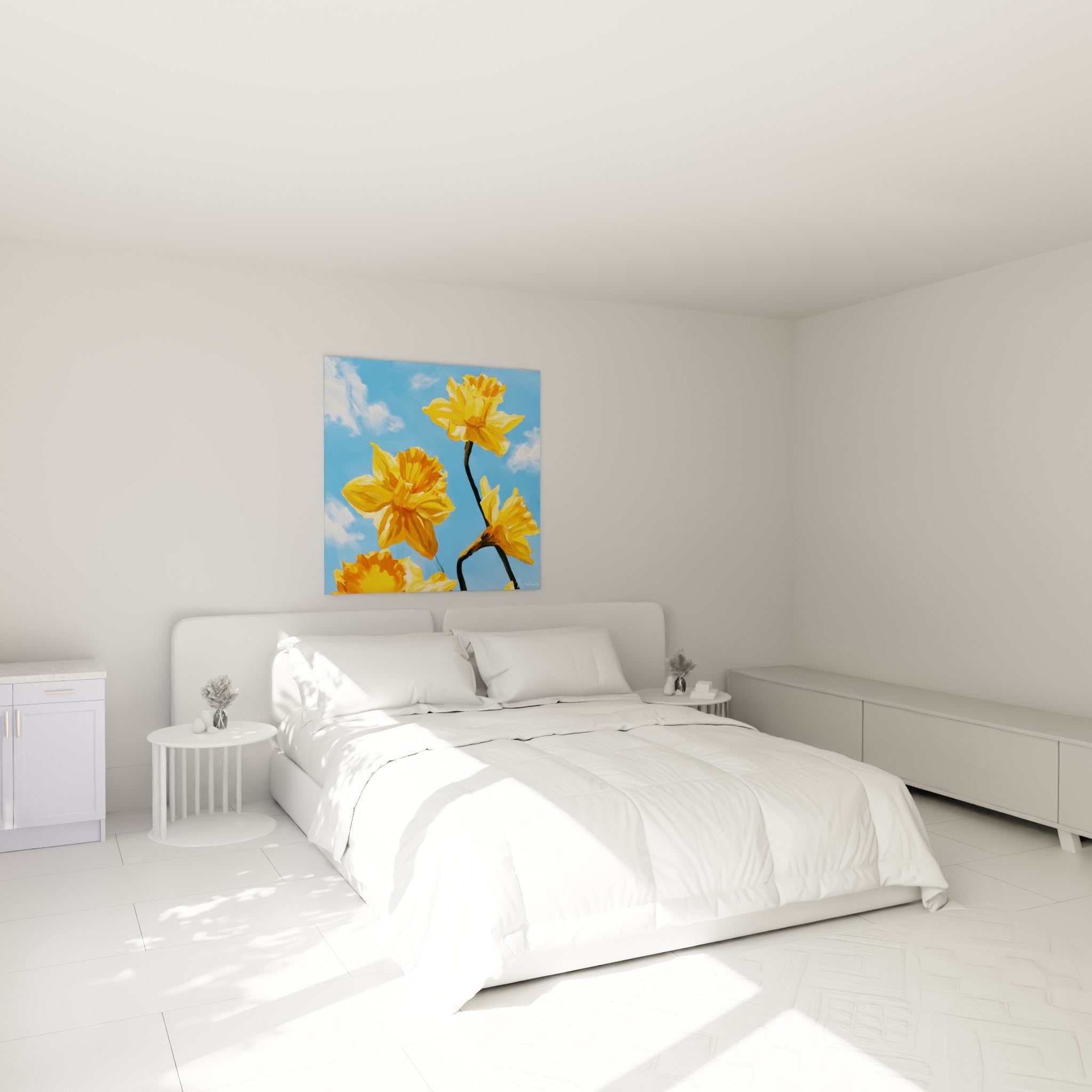 Bouquet de jonquilles dorées et ciel bleu peint au-dessus d'un lit dans une chambre claire