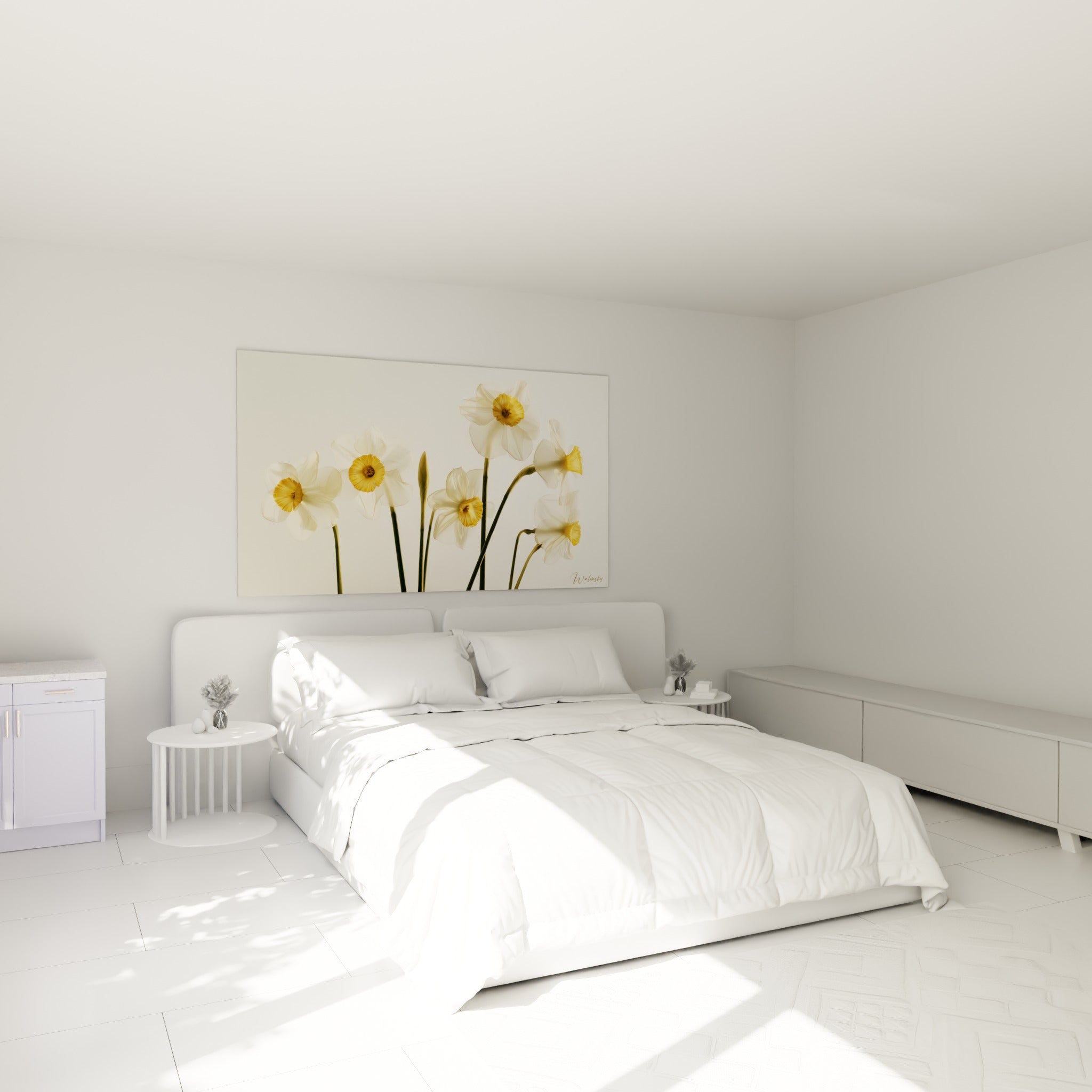 Fleurs de jonquille blanches et dorées accrochées au-dessus d'un lit dans une chambre claire