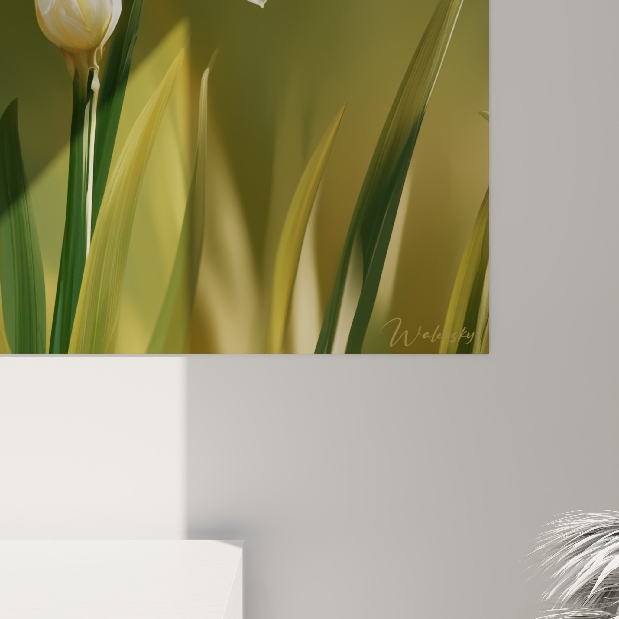 Détail des pétales blanc crème et du cœur jaune safran d'une jonquille, texture picturale fine et lumineuse