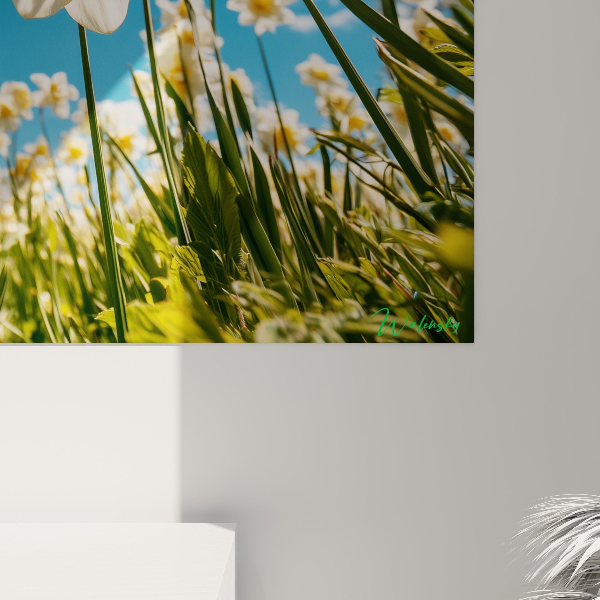 Détail de la matière du tableau montrant les pétales blancs et les nuages bleu ciel imprimés