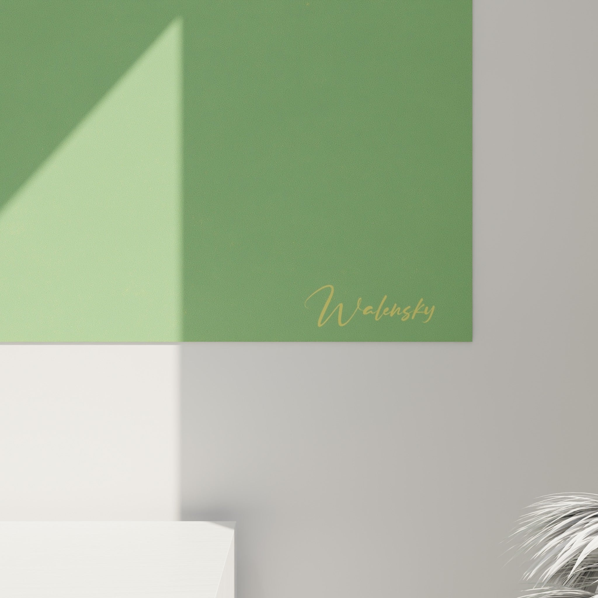 Détail des pétales blanc cassé et du cœur jaune doré révélant la texture lisse de l'impression