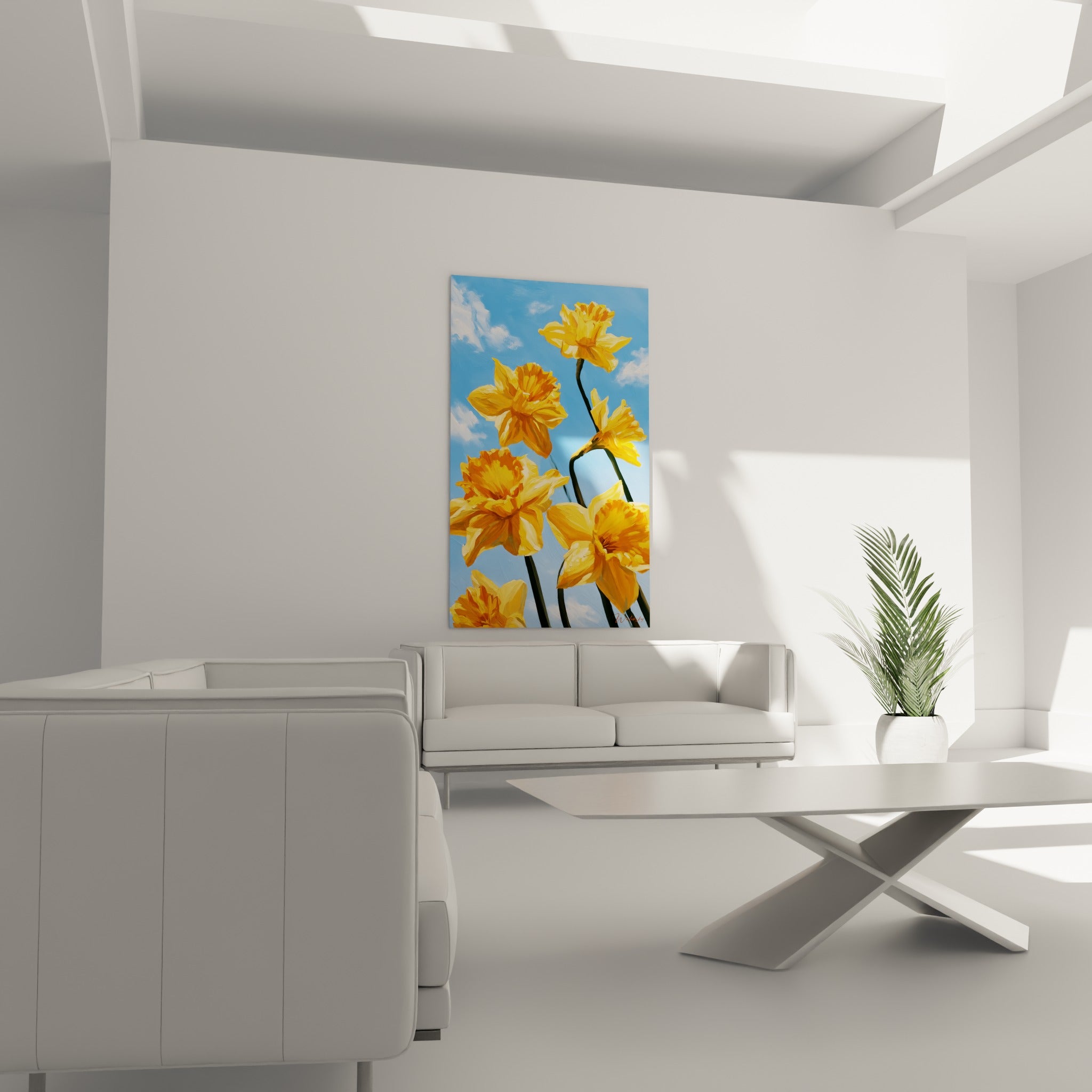 Fleurs de jonquille jaune vif aux cœurs orangés placées au-dessus d'un canapé dans un salon lumineux
