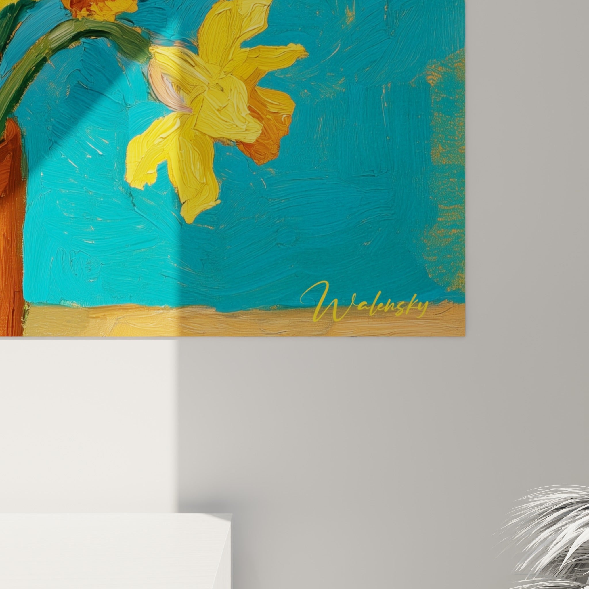 Empâtements épais de peinture jaune et orangée sur les pétales de jonquille, touches croisées de bleu turquoise
