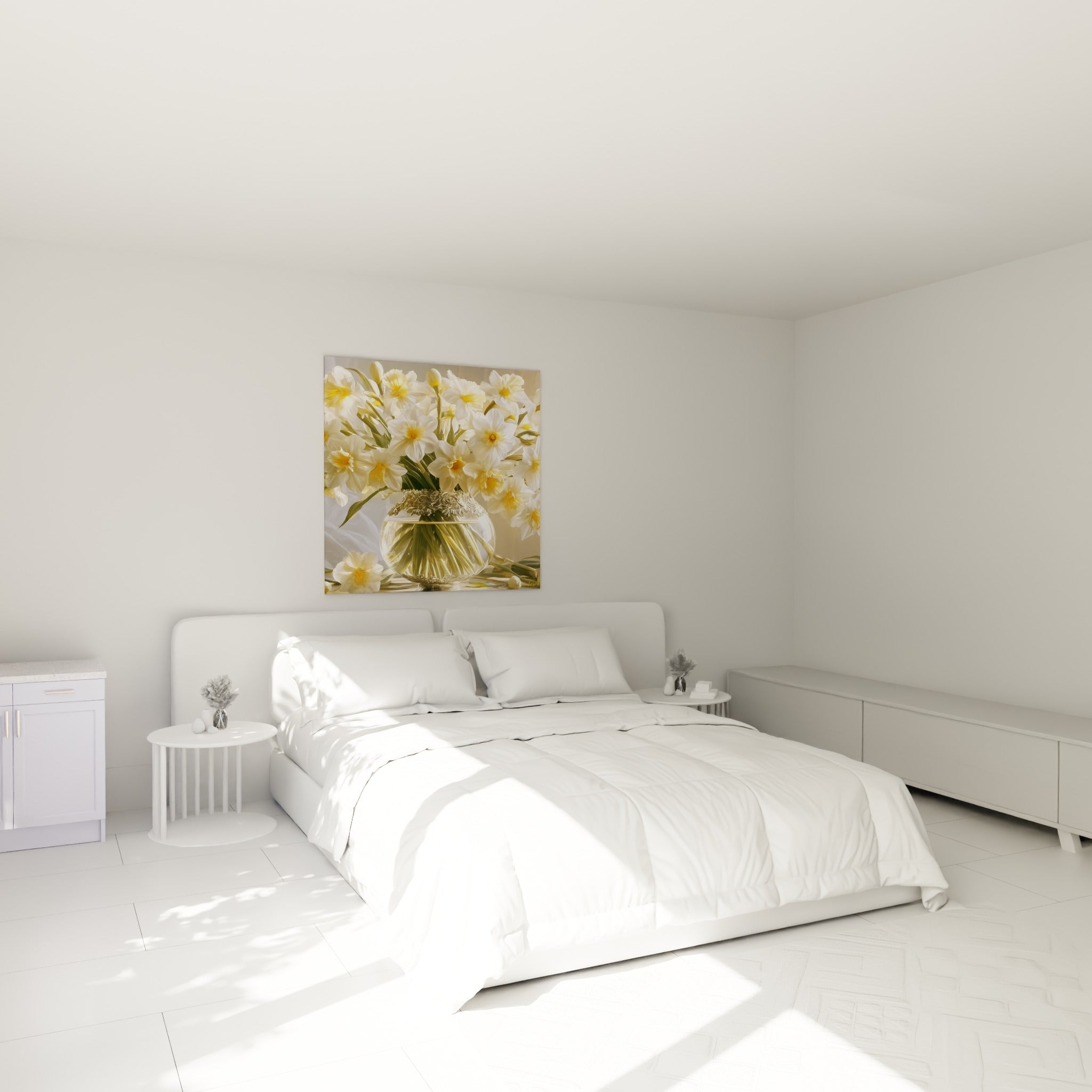 Bouquet de jonquilles ivoire et jaune safran au-dessus d'un lit dans une chambre claire