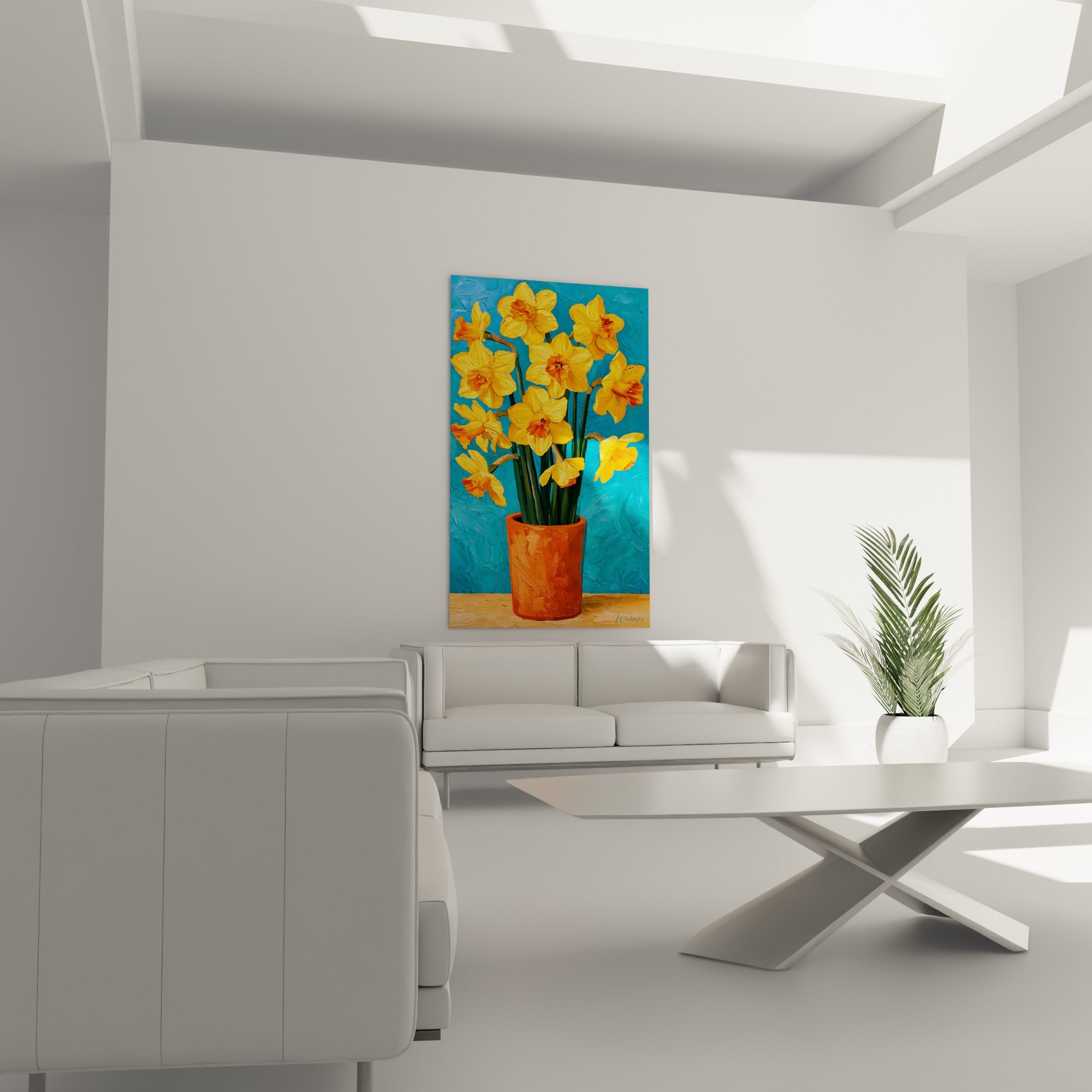 Fleurs de jonquille jaune vif en pot terracotta placées au-dessus d'un canapé dans un salon lumineux