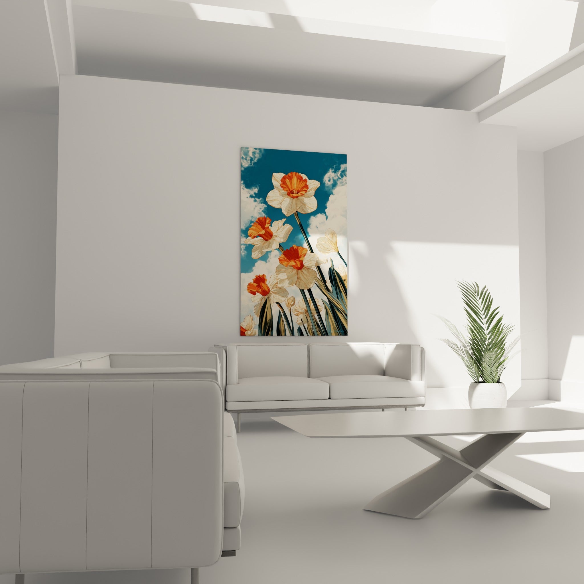 Fleurs de jonquille blanc crème et orange vif sous nuages, au-dessus d'un canapé dans un salon lumineux