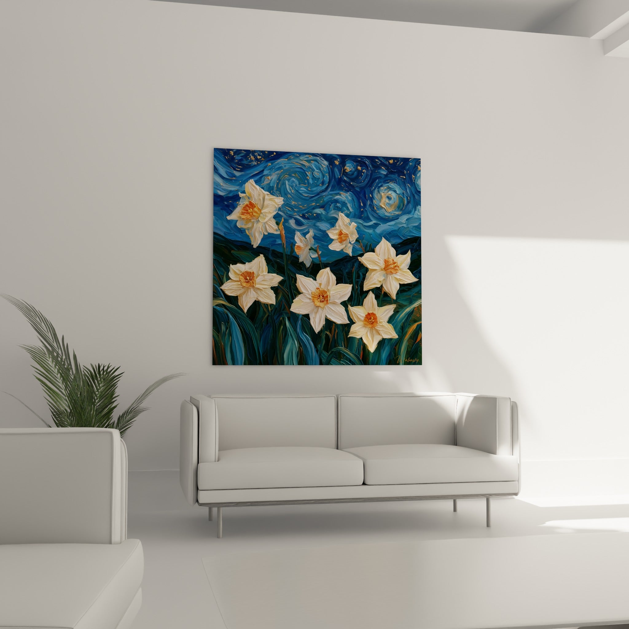 Fleurs de jonquille blanches et orangées disposées au-dessus d'un canapé dans un salon lumineux