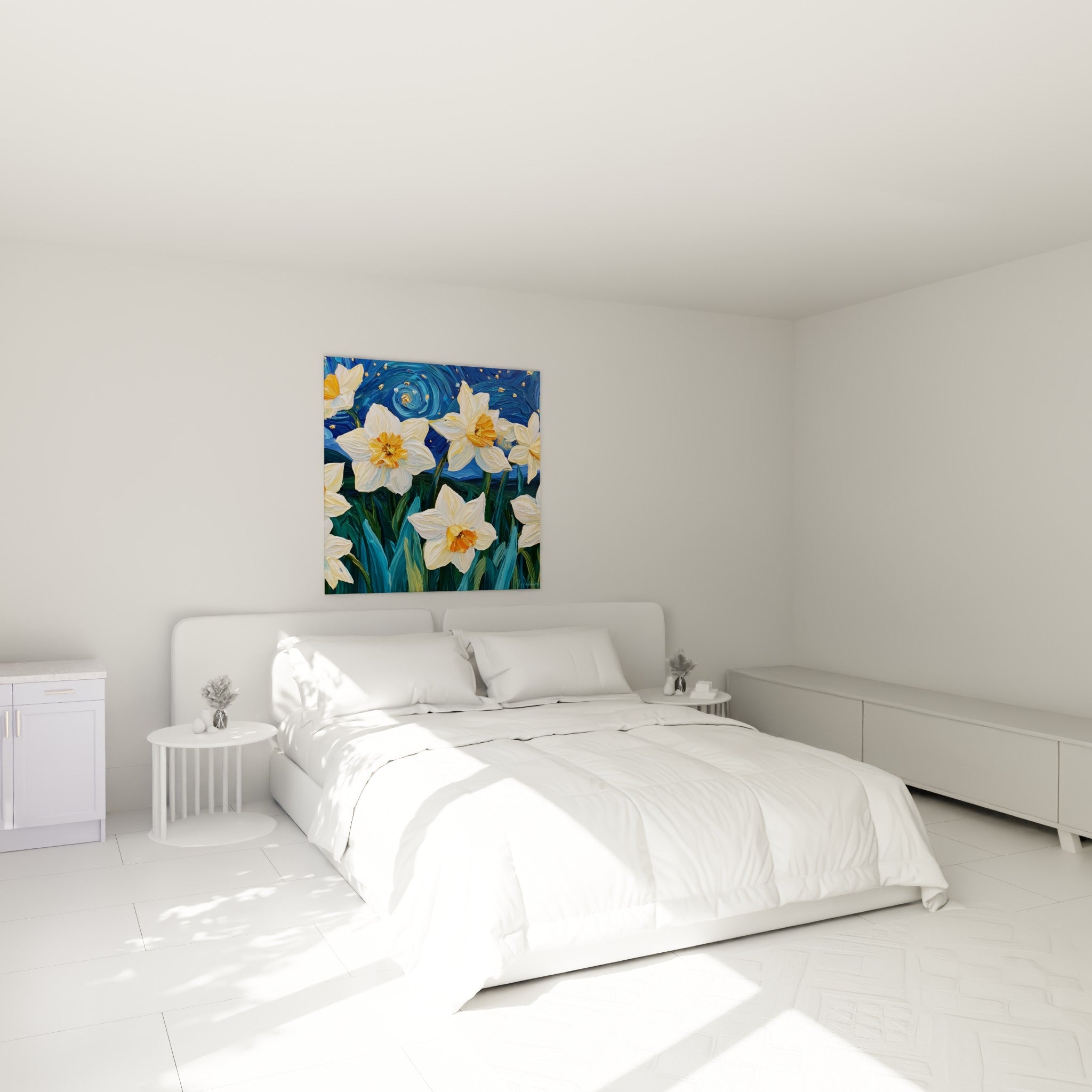 Bouquet de jonquilles blanches et orangées disposé au-dessus d'un lit dans une chambre claire