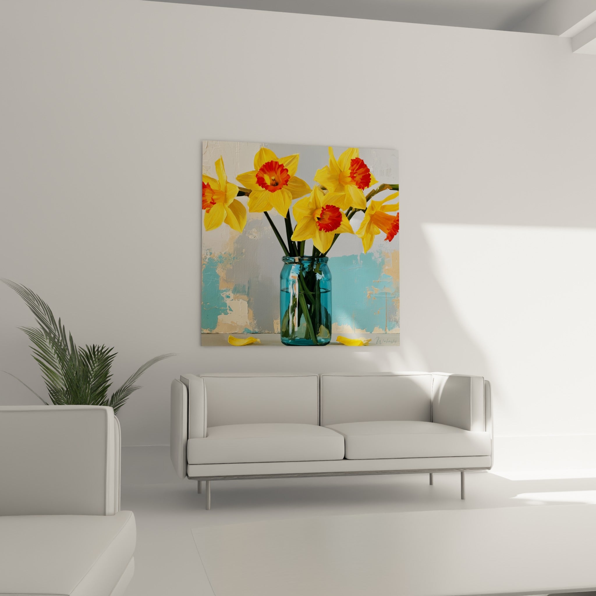Fleurs jaunes de jonquilles et bocal turquoise translucide, tableau placé au-dessus d'un canapé dans un salon lumineux