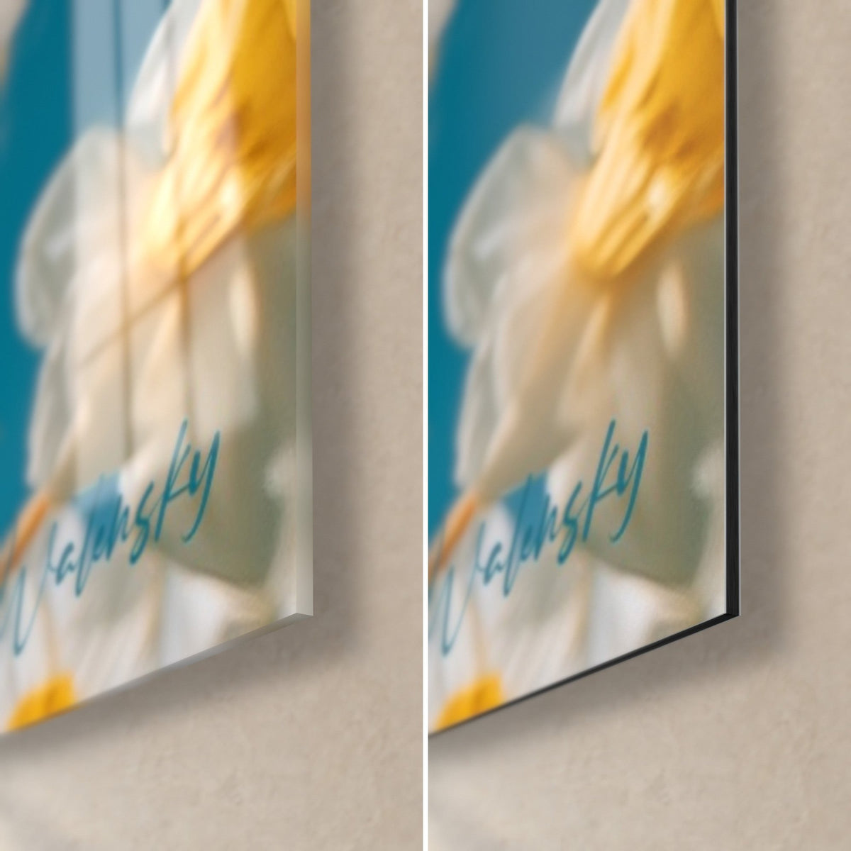 Schilderij van ivoorkleurige en zonnig gele narcisbloemen, rechtsonder: glanzend acrylglas links, mat Dibond rechts