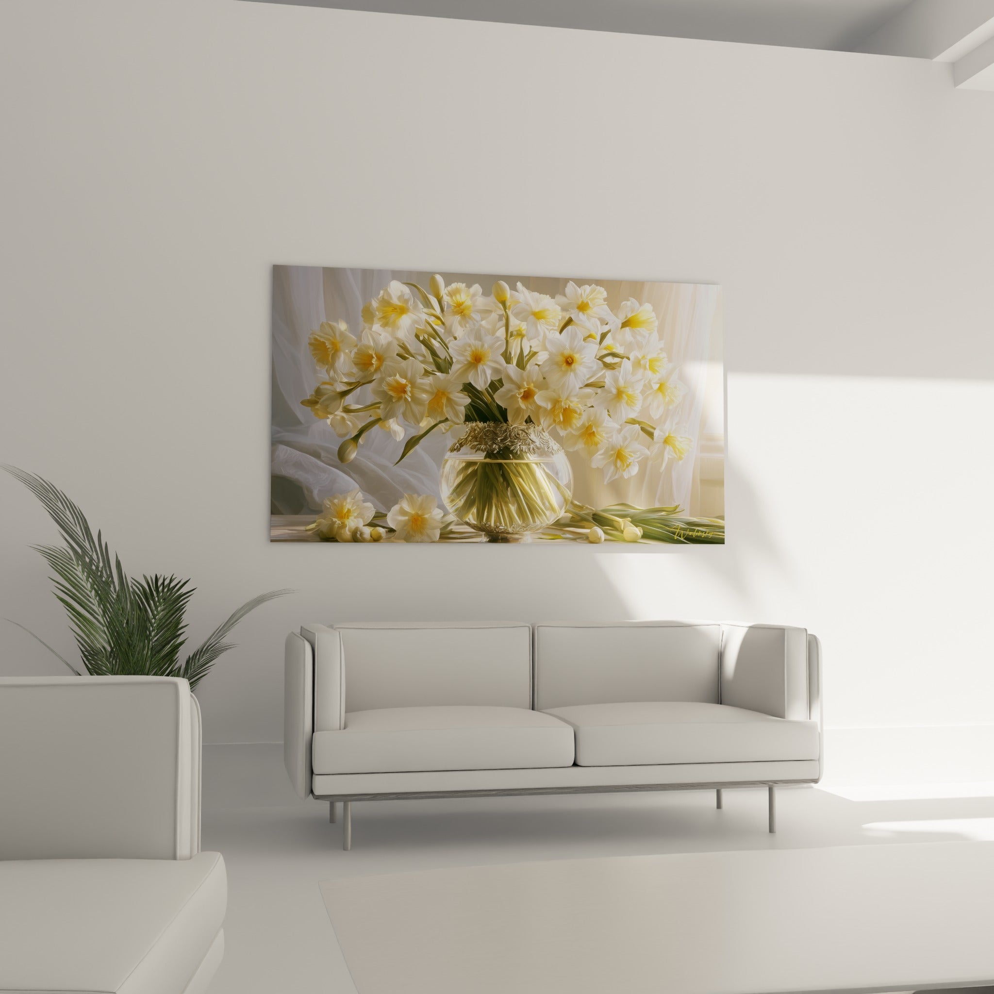 Fleurs de jonquille blanches et jaunes accrochées au-dessus d'un canapé dans un salon lumineux