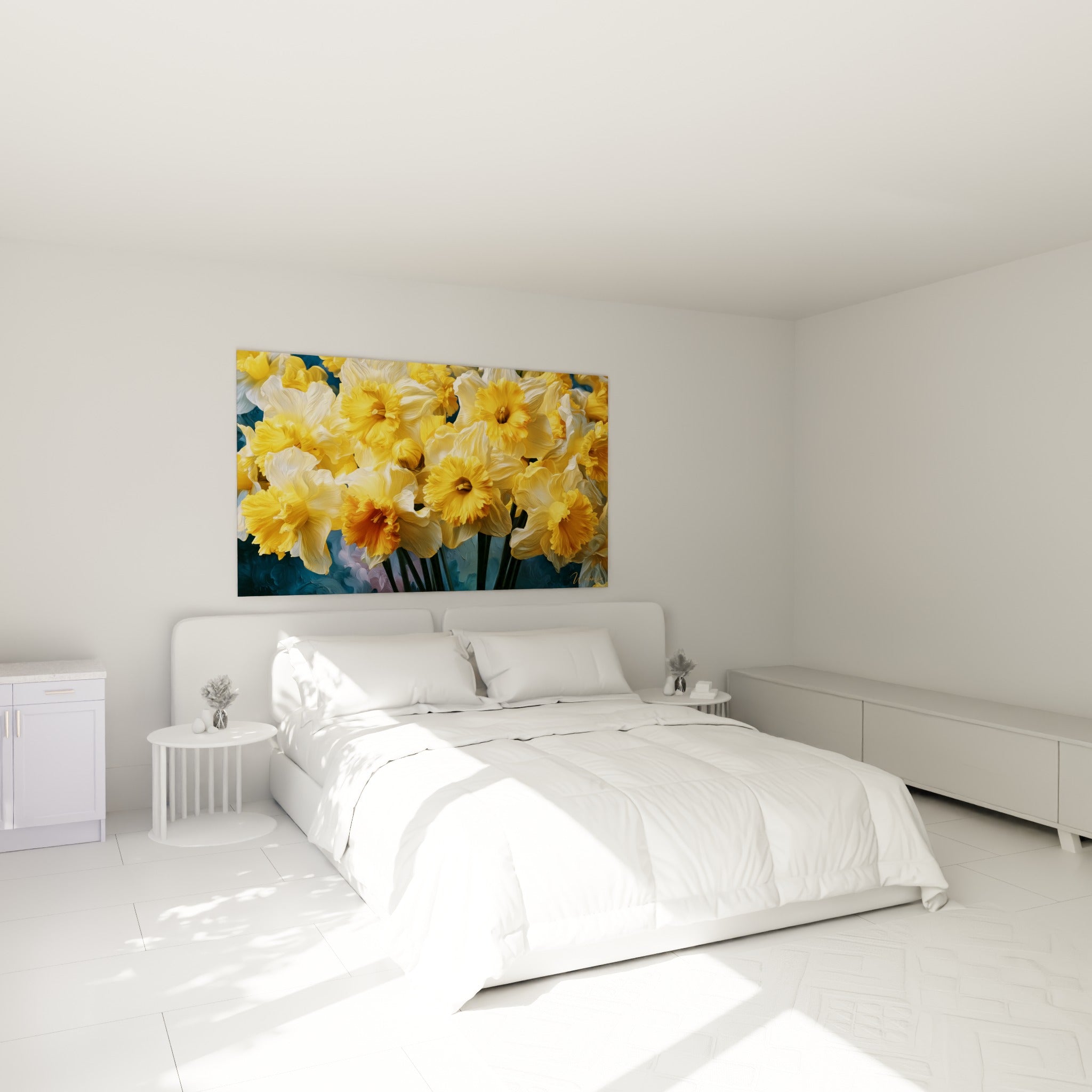 Bouquet de jonquilles jaunes et blanches, tiges vertes visibles, au-dessus d'un lit dans une chambre claire