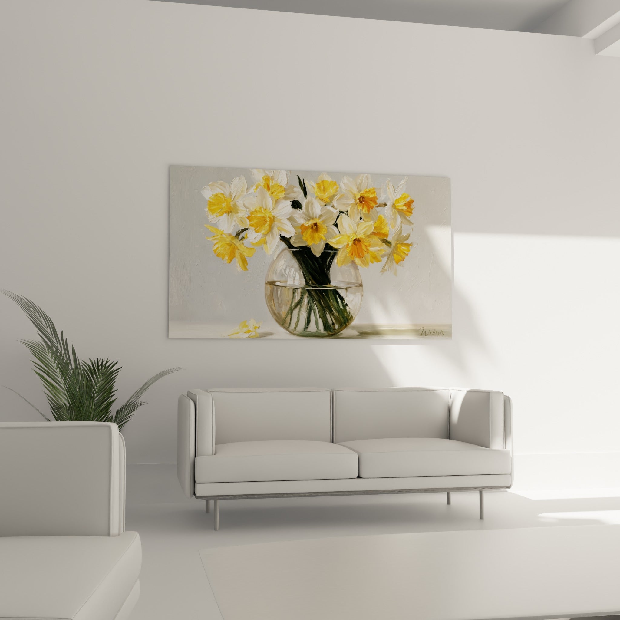 Fleurs de jonquille blanches et orangées en vase transparent, disposées au-dessus d'un canapé dans un salon lumineux
