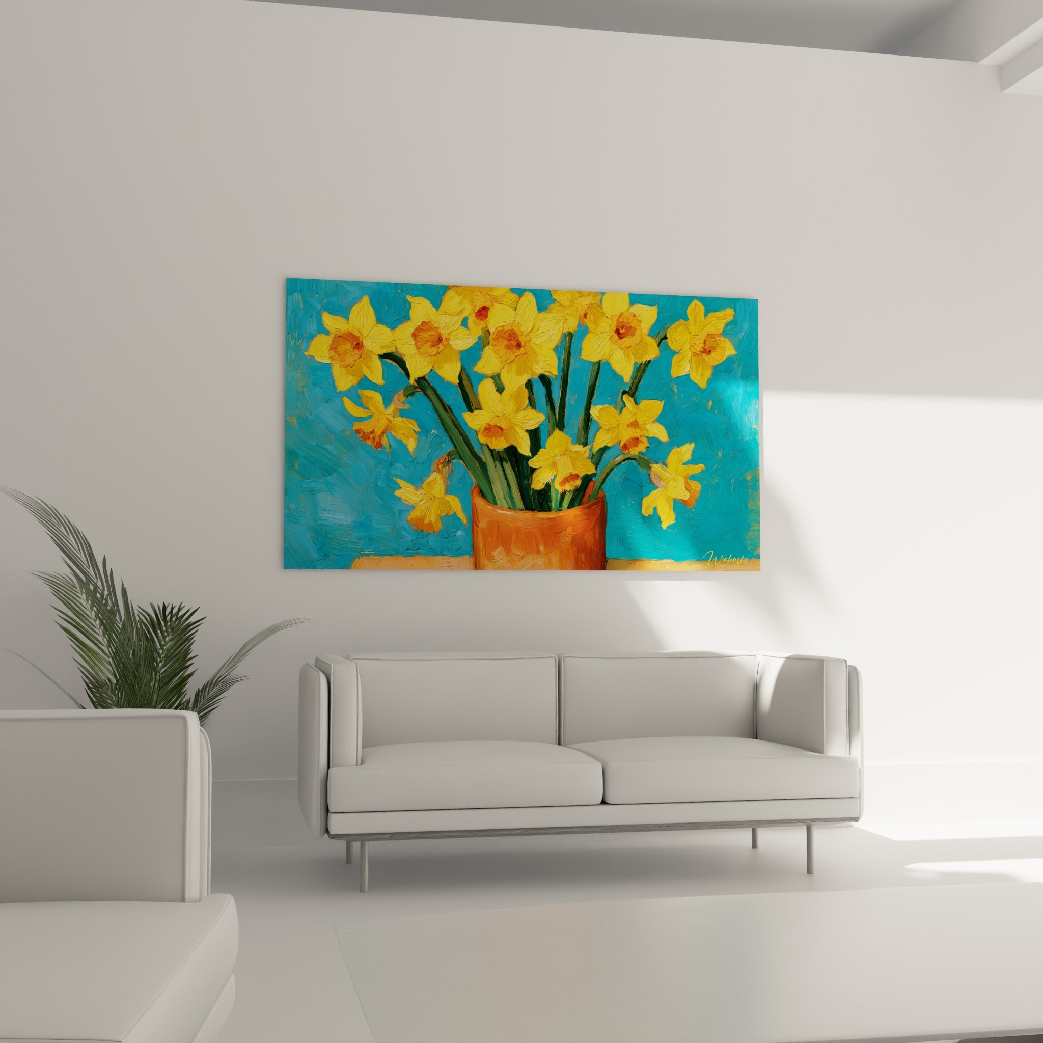 Fleurs de jonquille jaune vif et vase orangé disposés au-dessus d'un canapé dans un salon lumineux