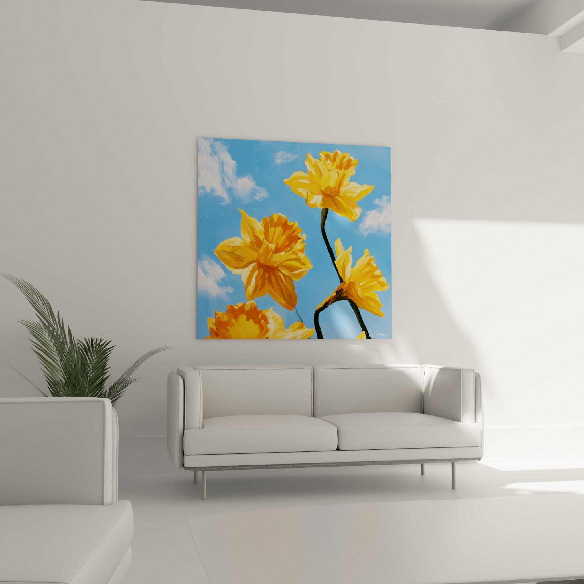 Fleurs de jonquille orangées et bleu ciel lumineux au-dessus d'un canapé dans un salon lumineux