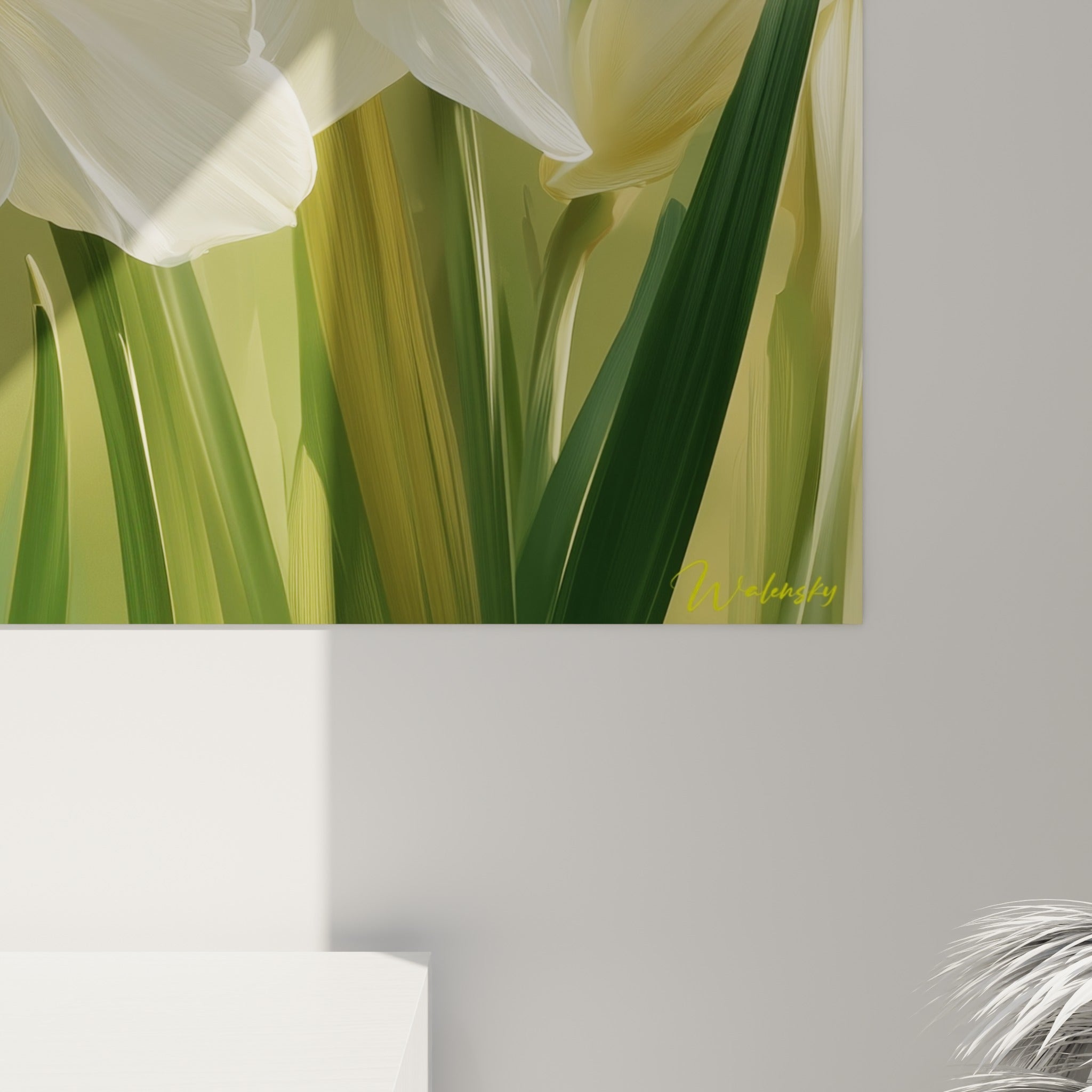 Nervures fines des pétales crème et reflets dorés du cœur floral visibles de près sur la toile