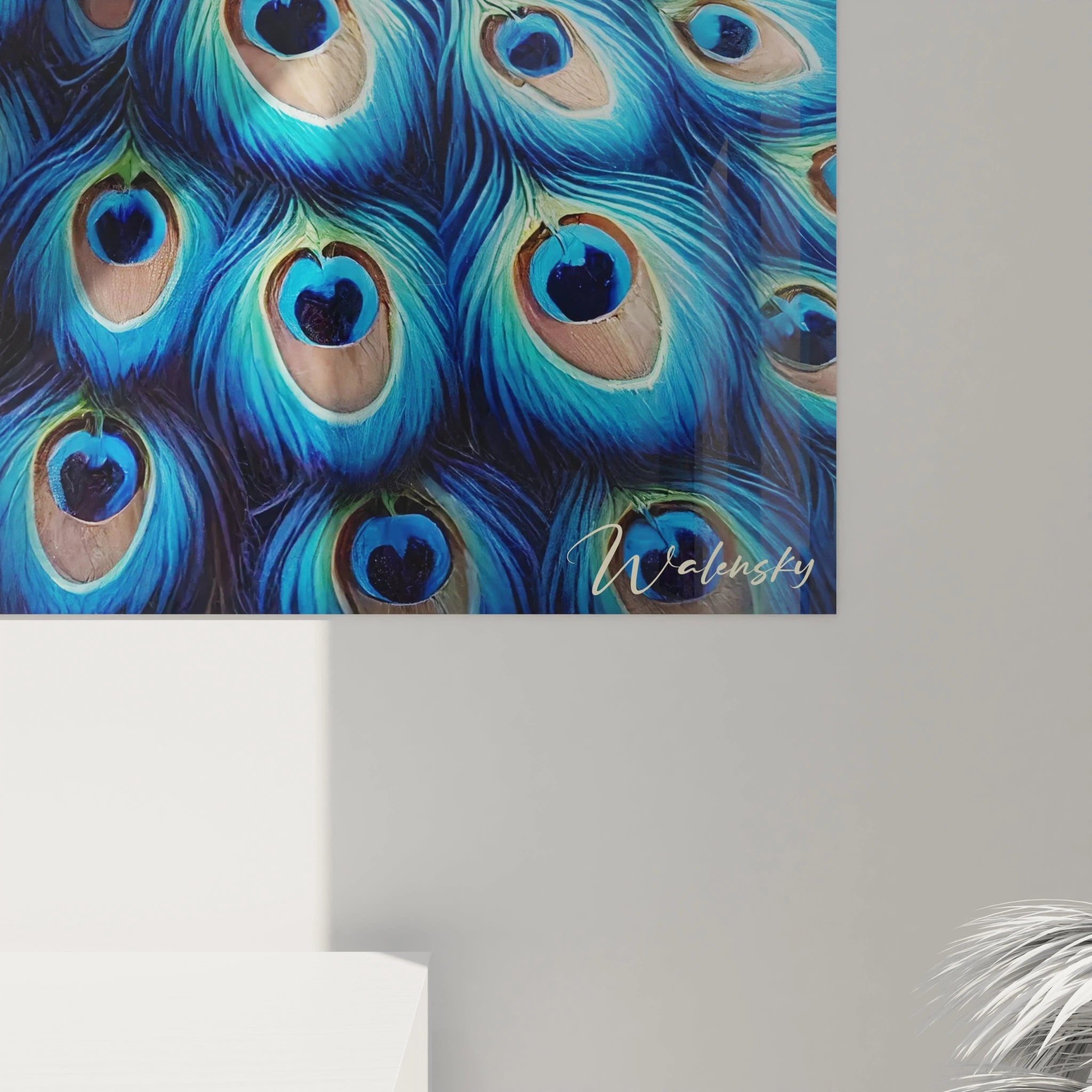Découvrez en gros plan les détails époustouflants des plumes de ce tableau paon. Les nuances de bleu, vert et or créent un effet visuel captivant, parfait pour enrichir votre espace avec raffinement.