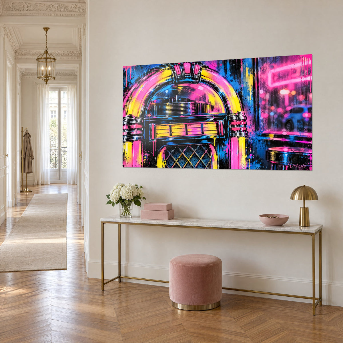 Tableau juke-box des années cinquante, arche dorée et rose fluo, vitrine de diner bleutée, vue de trois-quarts dans une entrée haussmannienne