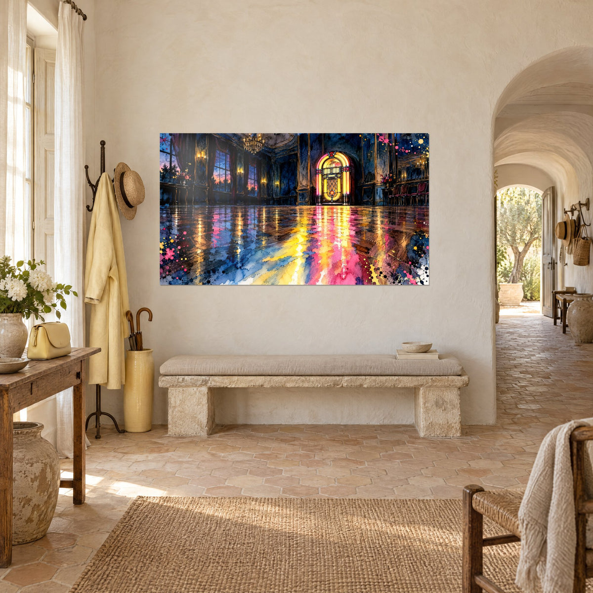 Tableau juke-box aux néons jaunes et rouges, parquet vernis reflétant le rose et le bleu, dans un mas provençal en pierre