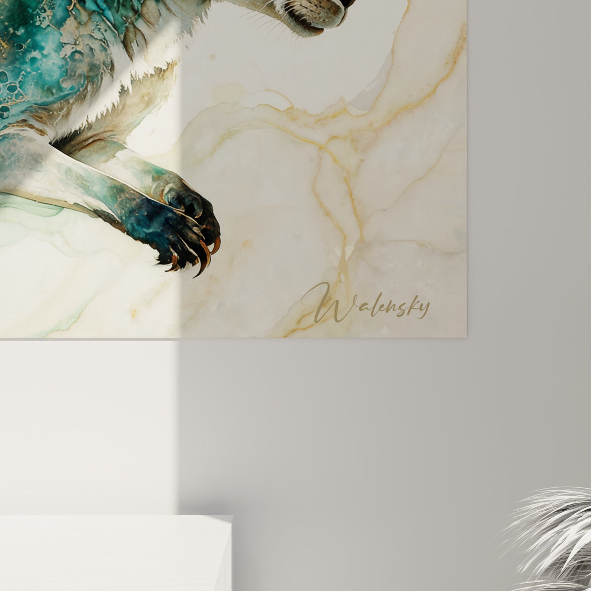 Détail des coulures dorées et des reflets bleu profond sur la texture aquarelle du pelage peint.