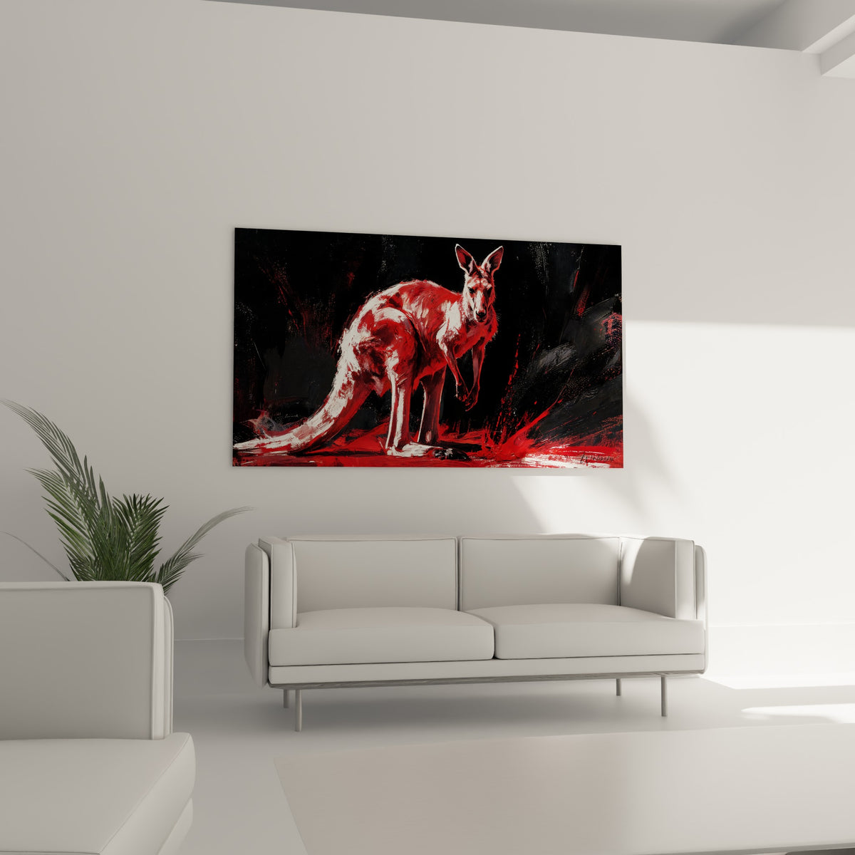 Kangourou rouge intense à la posture vigilante, disposé au-dessus d'un canapé dans un salon lumineux