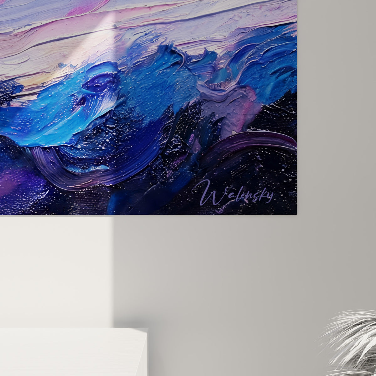 Empâtements bleu marine et violet du ciel peint, coulures et grain de matière proche de l'oreille dorée du kangourou