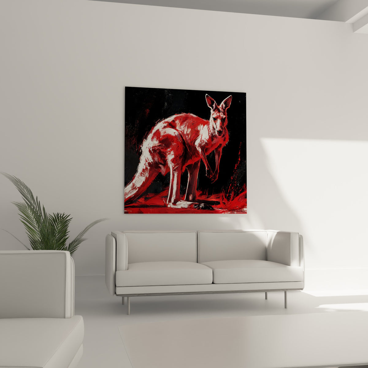 Empâtements rouges et anthracite du kangourou vigilant, disposés au-dessus d'un canapé dans un salon lumineux.