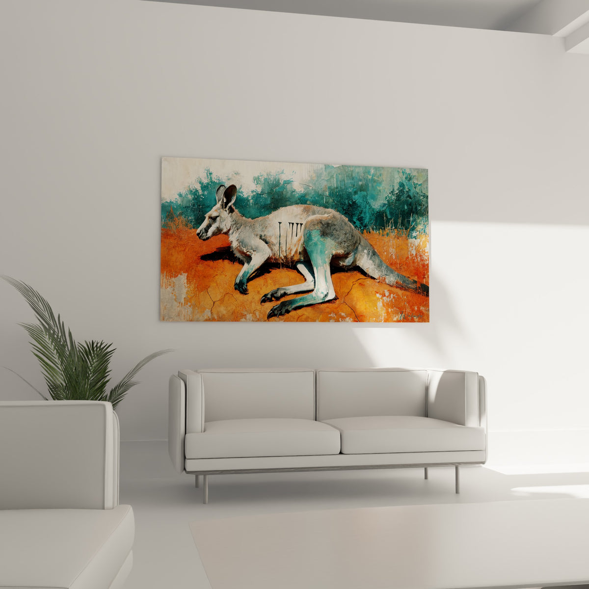 Kangourou couché sur sol orangé et fond sarcelle, accroché au-dessus d'un canapé dans un salon lumineux