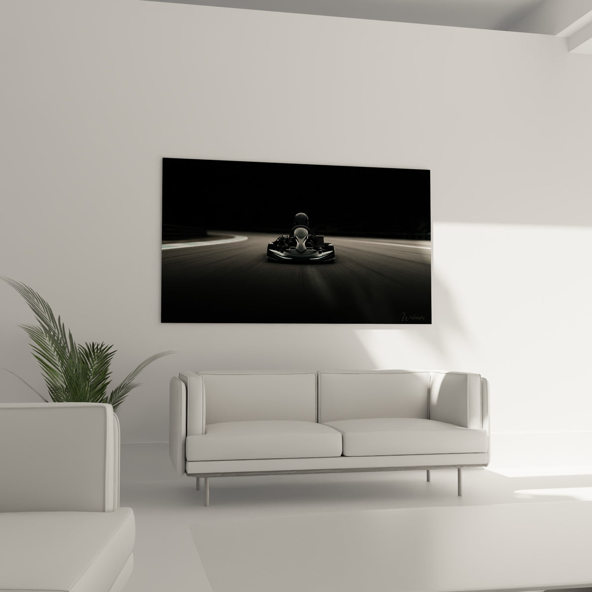 Circuit anthracite traversé par un kart noir filant à vive allure, au-dessus d'un canapé dans un salon lumineux