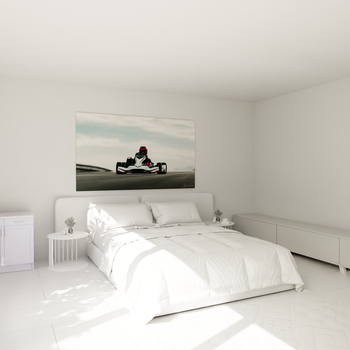 Pilote de karting rouge et blanc en pleine vitesse, au-dessus d'un lit dans une chambre claire