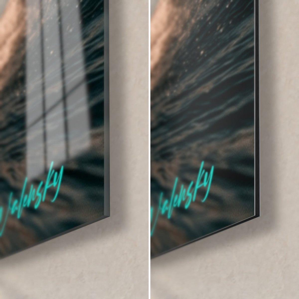 Tableau surfeur sur vague, coin bas droit : verre acrylique brillant et reflets à gauche, alu Dibond noir mat à droite, tranche 3 mm