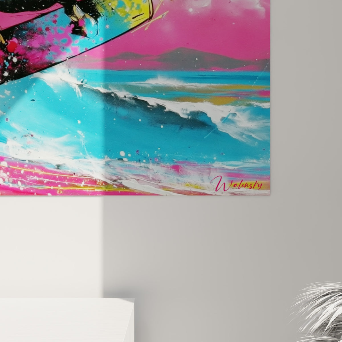 Empâtements et coulures dorées se mêlant au rose fuchsia et au bleu turquoise de l'écume peinte