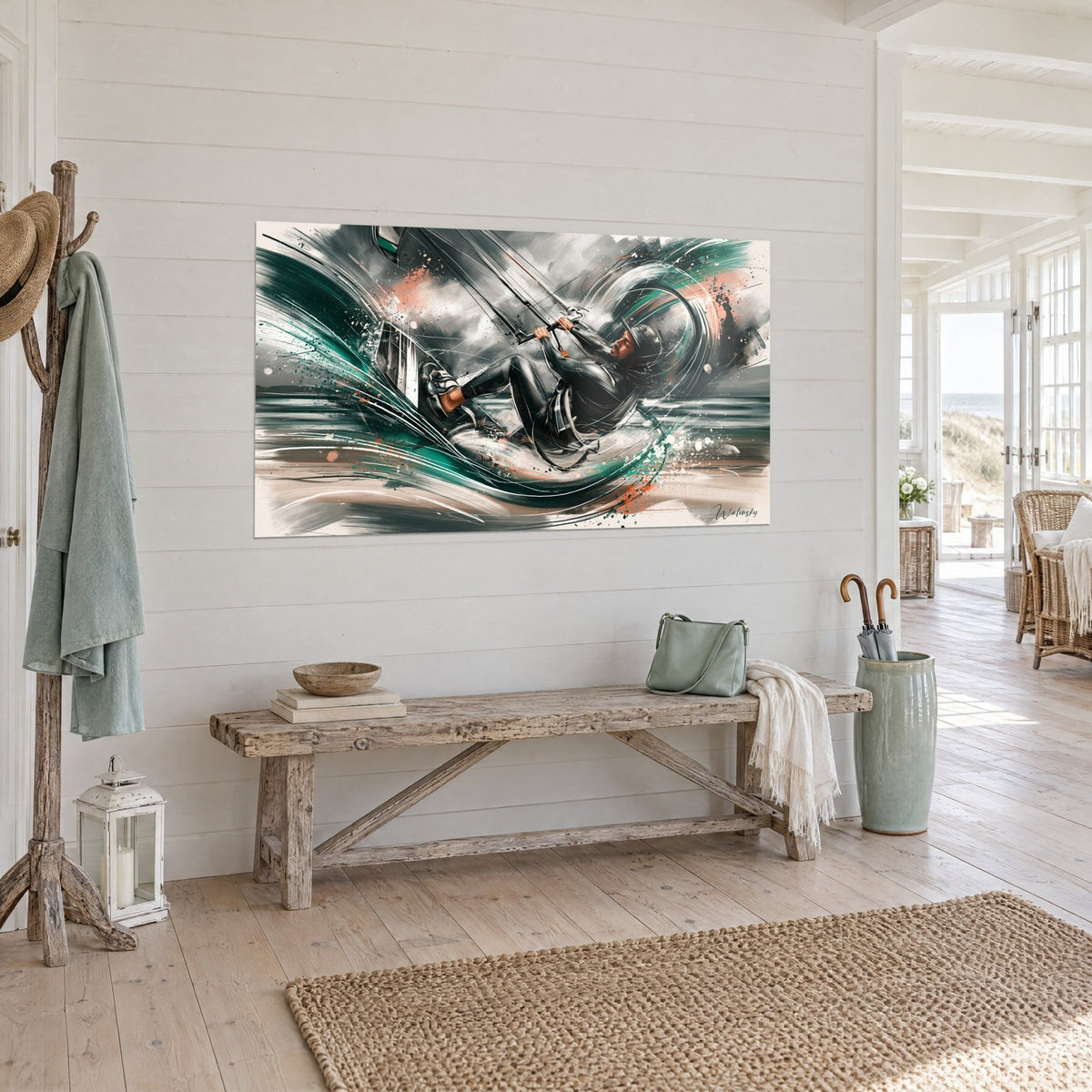 Quadro sportivo appeso in un soggiorno sul mare, onda turchese, schizzi corallo e cielo grigio tempestoso, vista di tre quarti