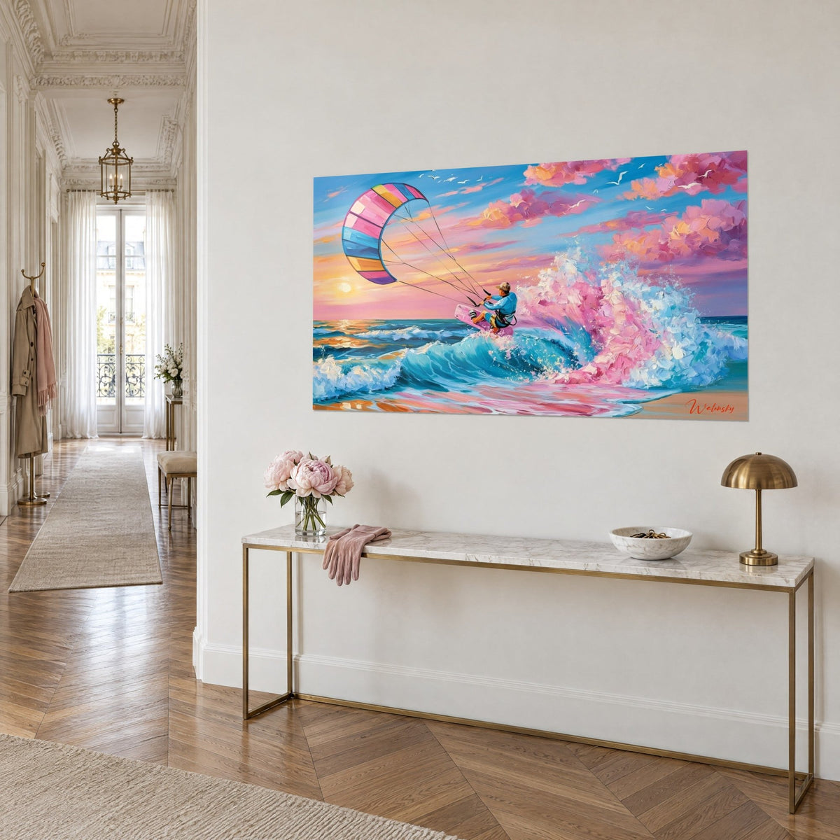 Tableau voile arc-en-ciel gonflée dans un ciel orange et rose, écume rose épaisse en coup de couteau, sur un mur beige d'entrée