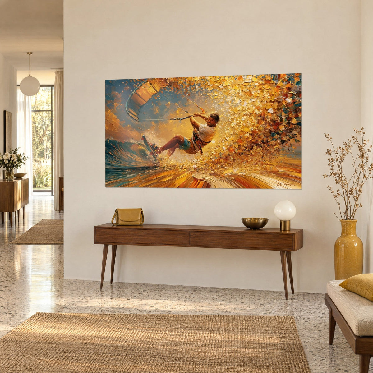 Tableau sportif tenant sa barre de kite, aile jaune au ciel bleu, gerbe d'écume orange, sur un mur beige près d'une console