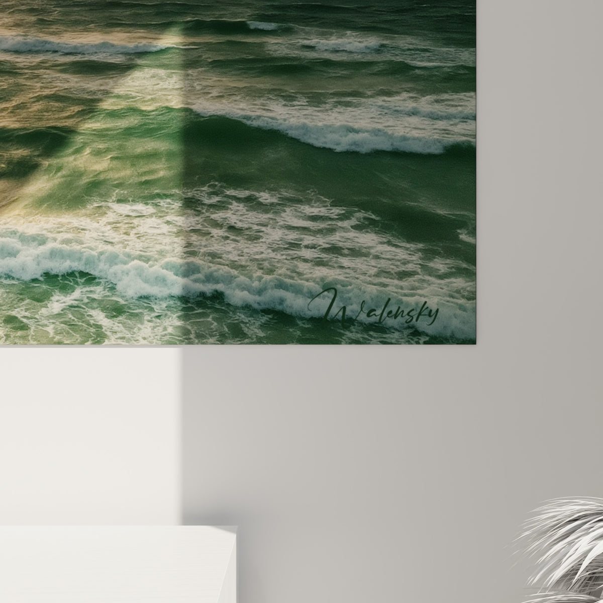 Grain de l'impression révélant les nuances vert émeraude et doré des vagues de ce tableau kite surf