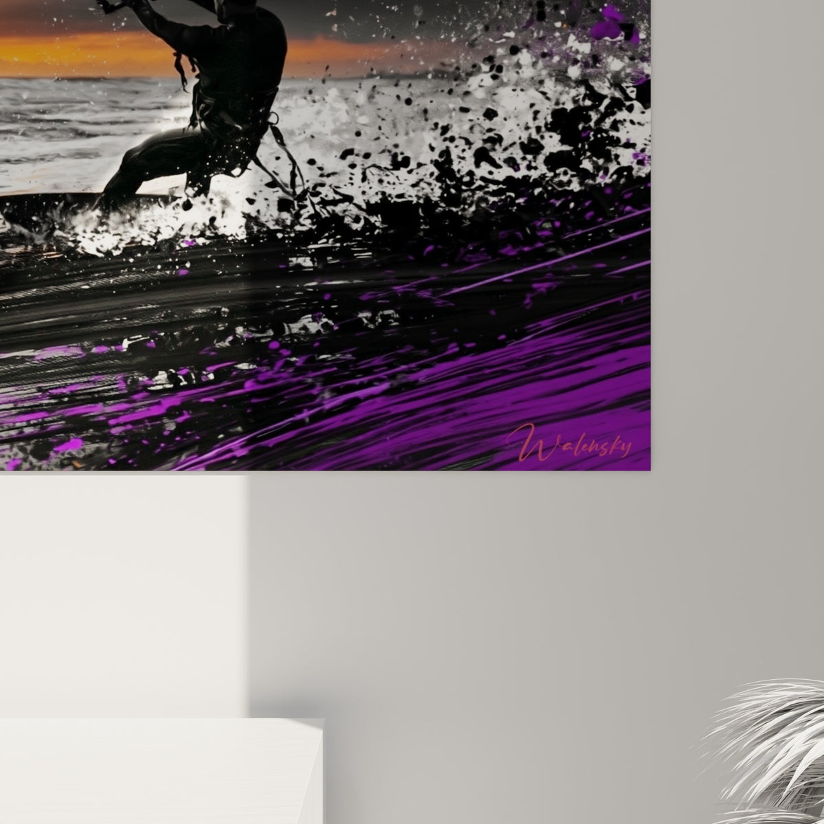 Détail des éclaboussures violettes et orange sur la toile, texture graphique du tableau kite surf