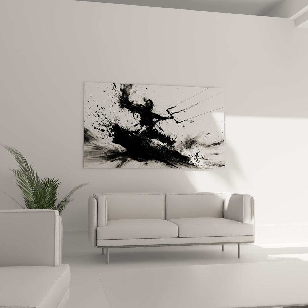 Silhouette griffée à l'encre sur vague d'éclaboussures noires, au-dessus d'un canapé dans un salon lumineux