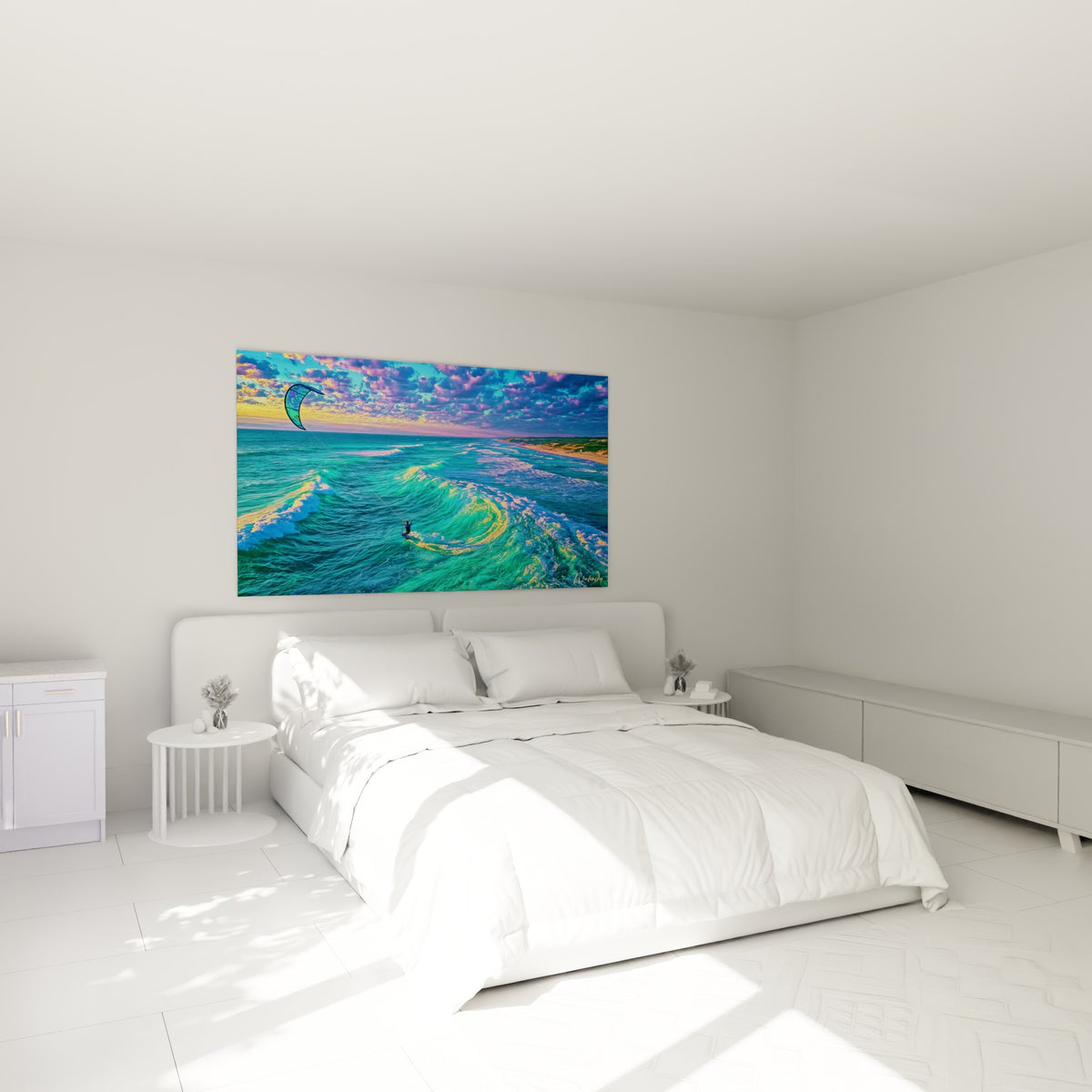 Voile de kite surf bleu turquoise et vagues dorées au-dessus d'un lit dans une chambre claire
